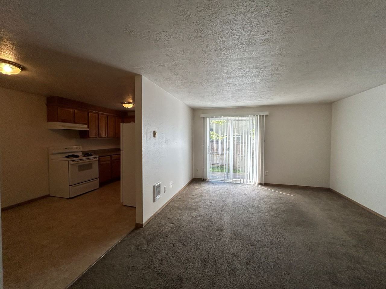 521 Ne Burnside Ave - Photo 3 of 23