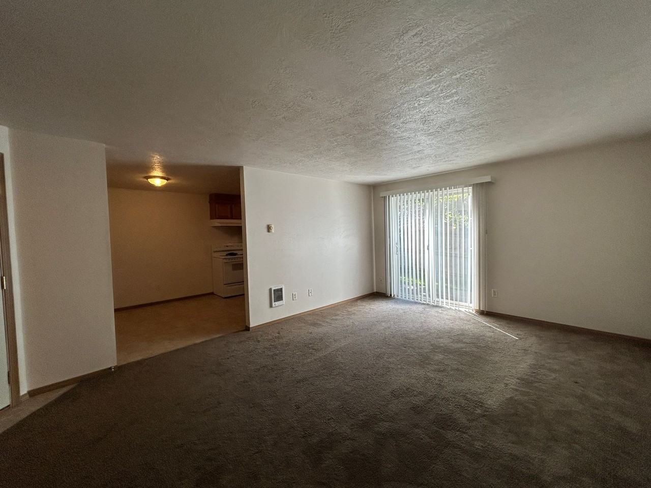 521 Ne Burnside Ave - Photo 4 of 23