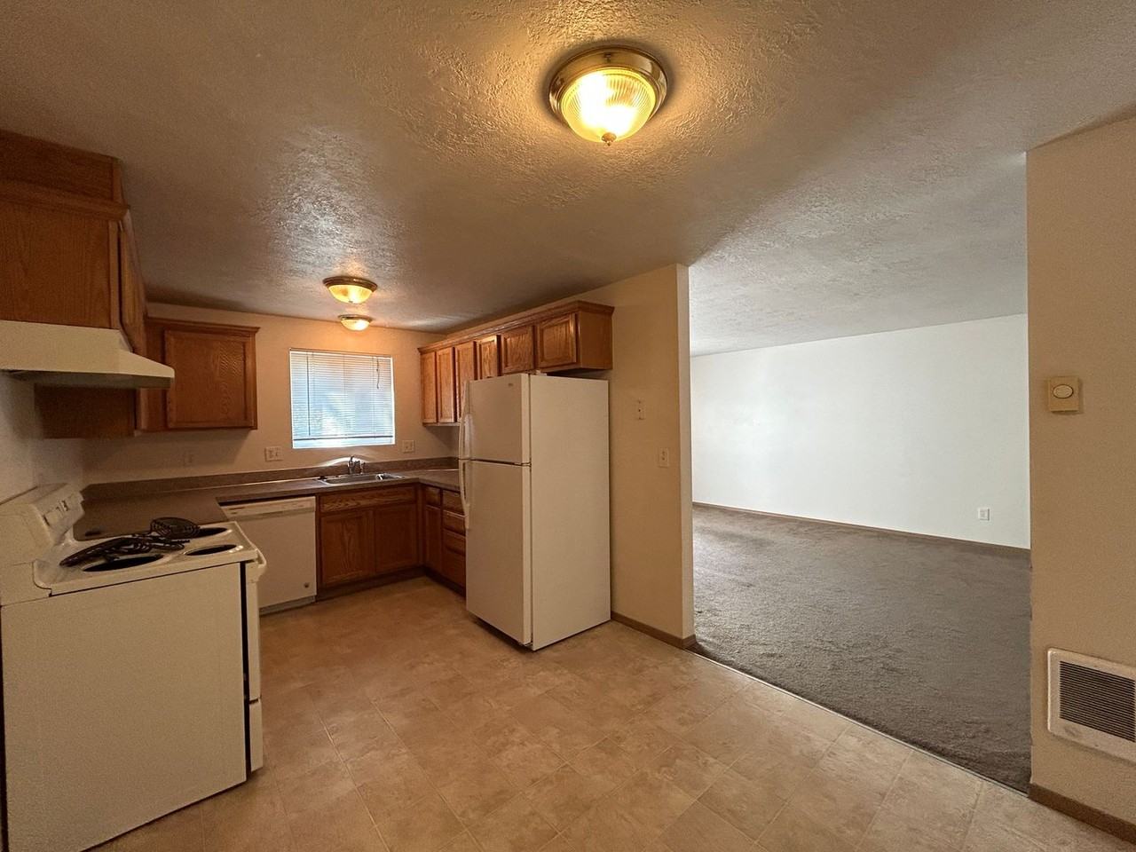 521 Ne Burnside Ave - Photo 7 of 23