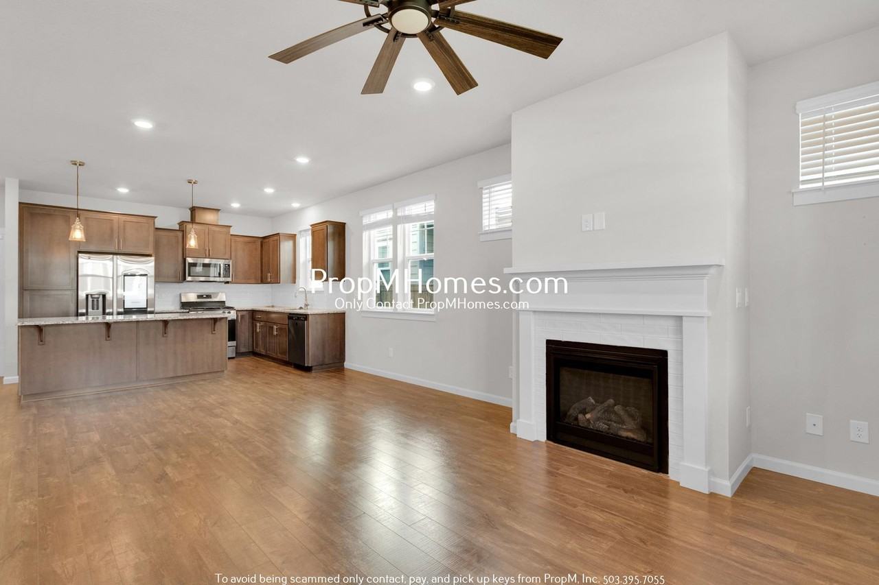 3928 Se Lacewing Ln - Photo 3 of 31