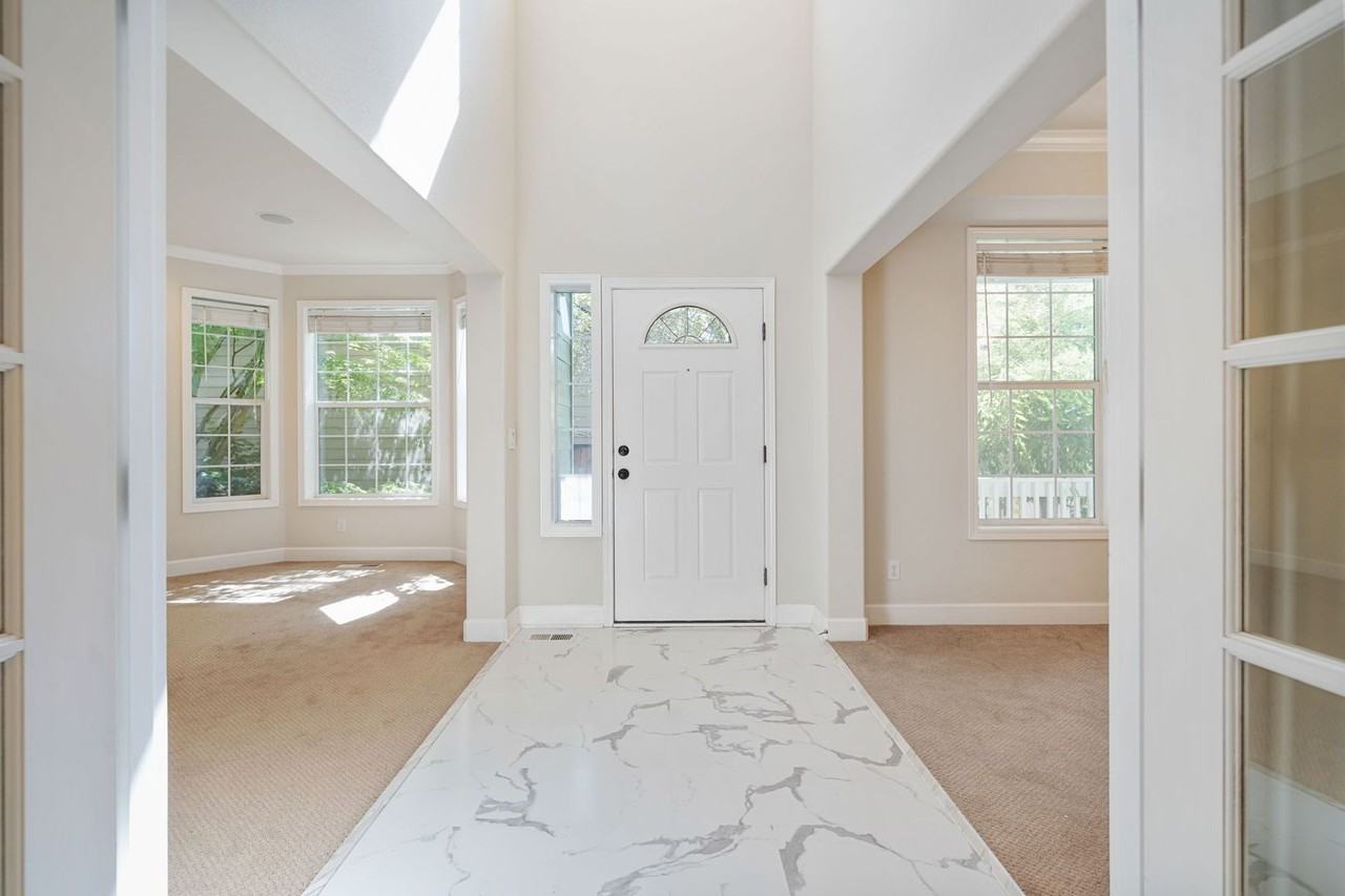 10657 Sw Adele Dr - Photo 3 of 38