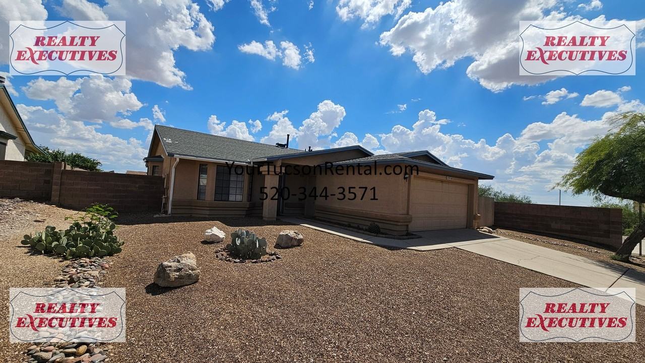 9950 E Watson Dr - Photo 3 of 50