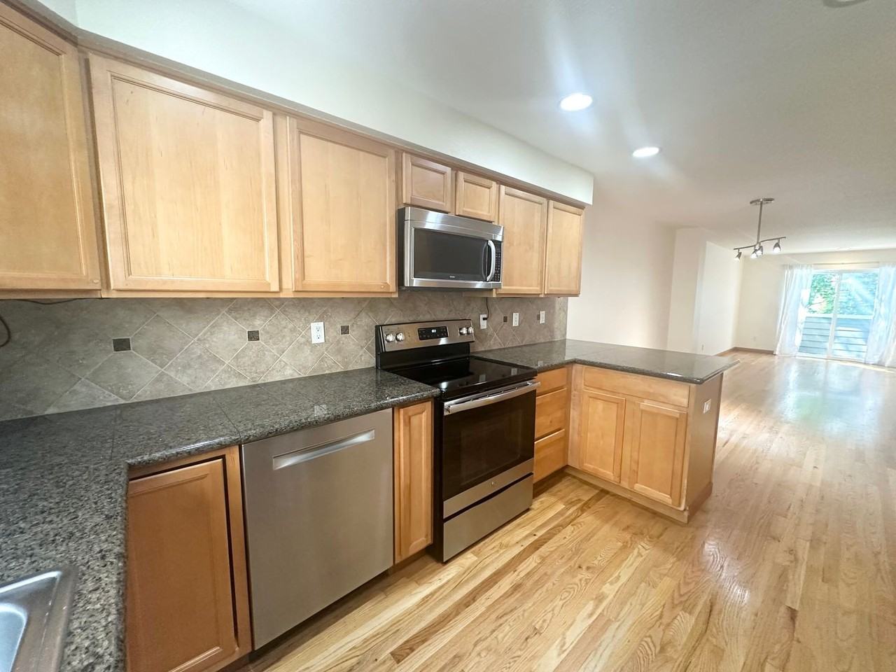 13802 Greenwood Ave N - Photo 3 of 31