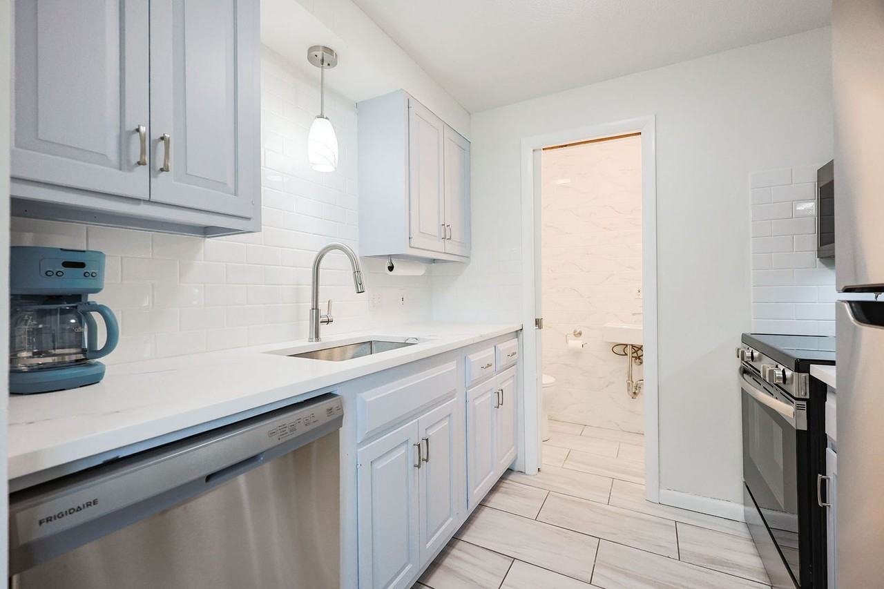 19 Atlantic Rd - Photo 5 of 31