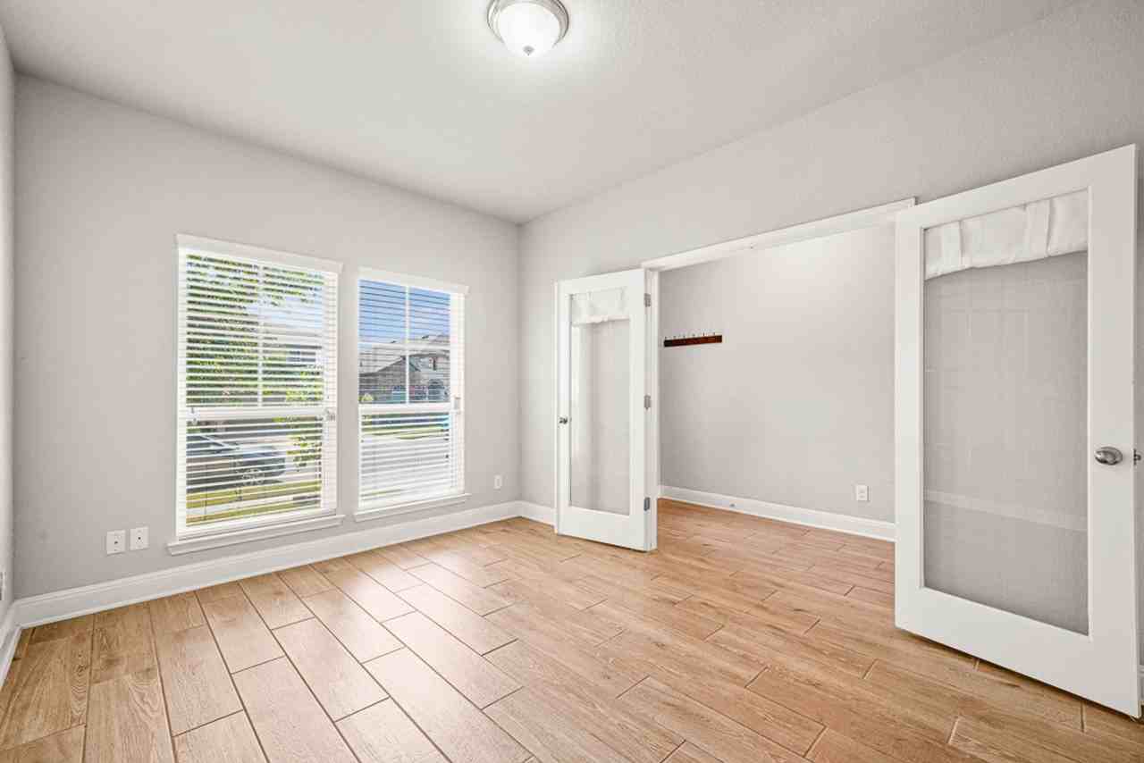 13154 Beals Cir - Photo 7 of 39