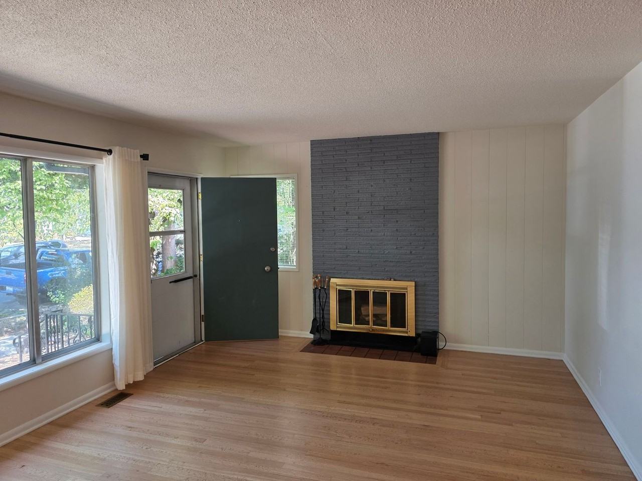 3038 Ne Hoyt St - Photo 2 of 36