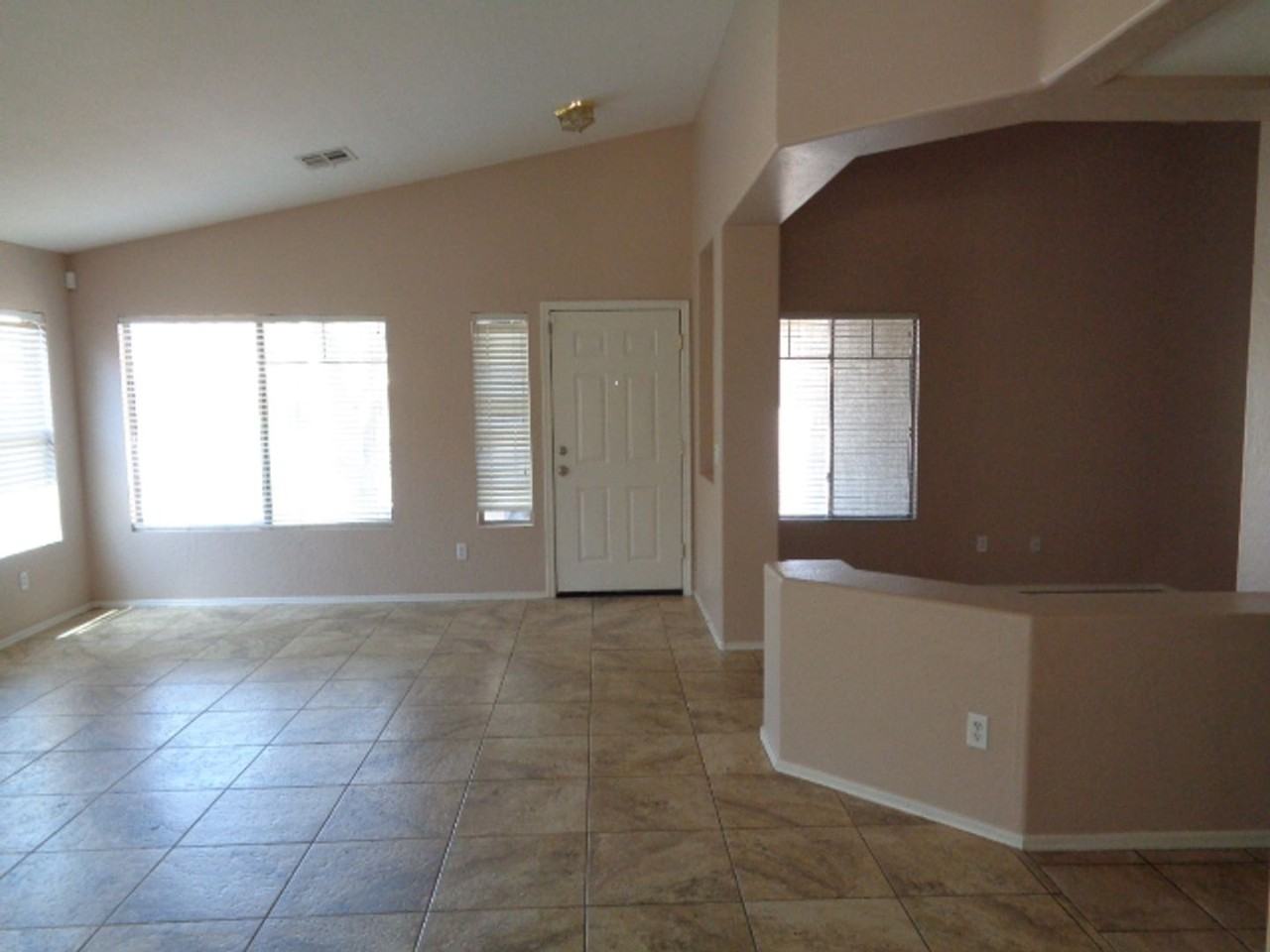5219 W Desert Ln - Photo 3 of 14