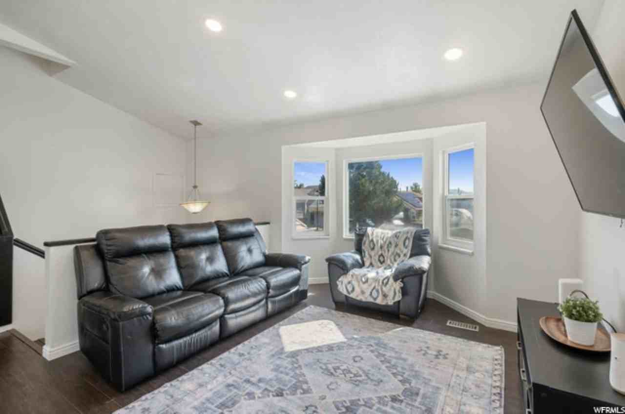 5579 Deerbrush Circle - Photo 3 of 29