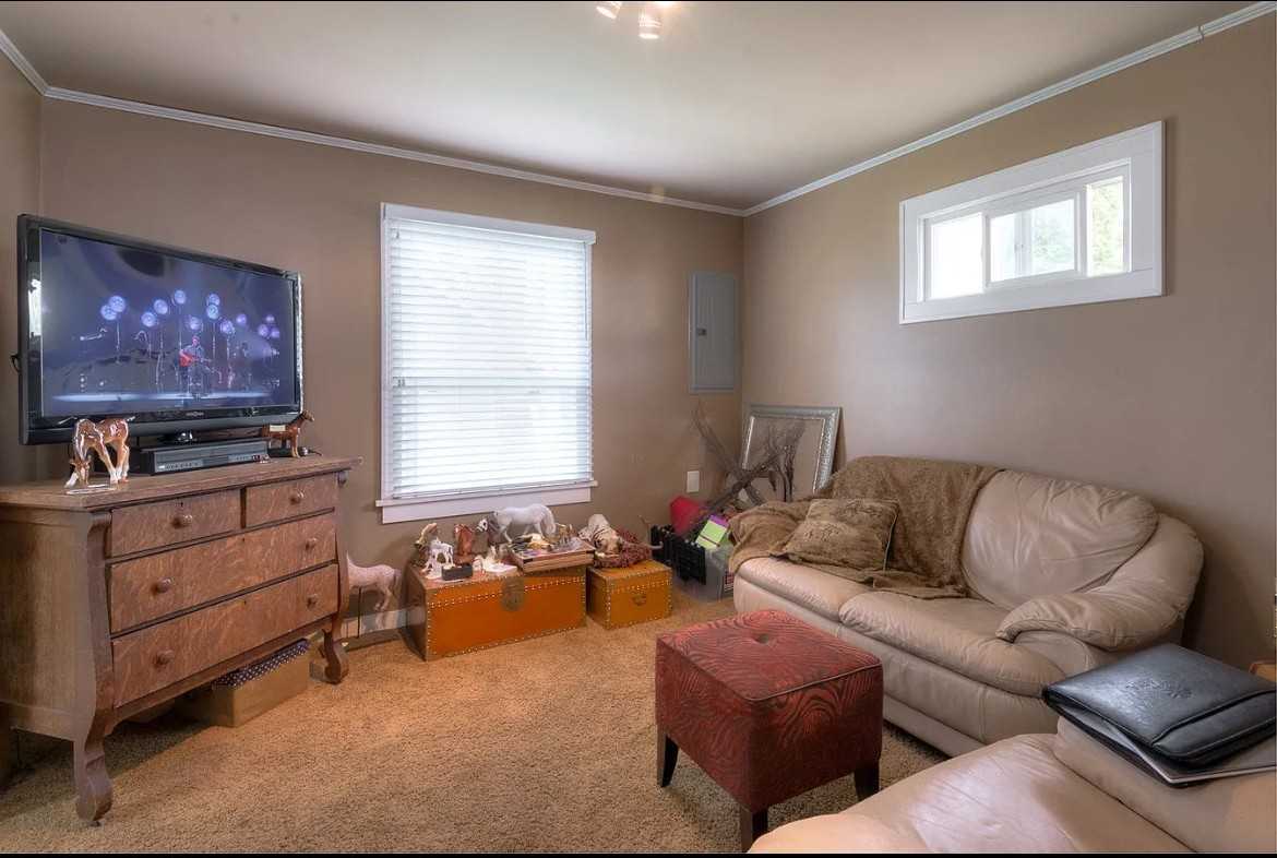 301 North Montgomery Avenue, Unit Back - Photo 3 of 6