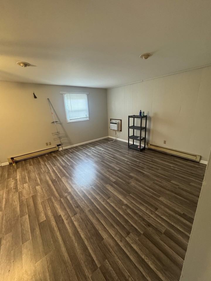 1907 10th Street - Photo 3 of 7