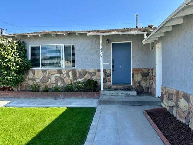 1238 Dunwich Ave - Photo 2 of 25