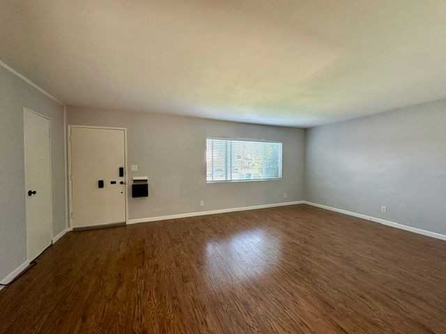 1238 Dunwich Ave - Photo 3 of 25