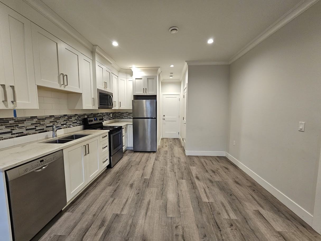 5483 5483 188 Street1 #1 - Photo 2 of 18