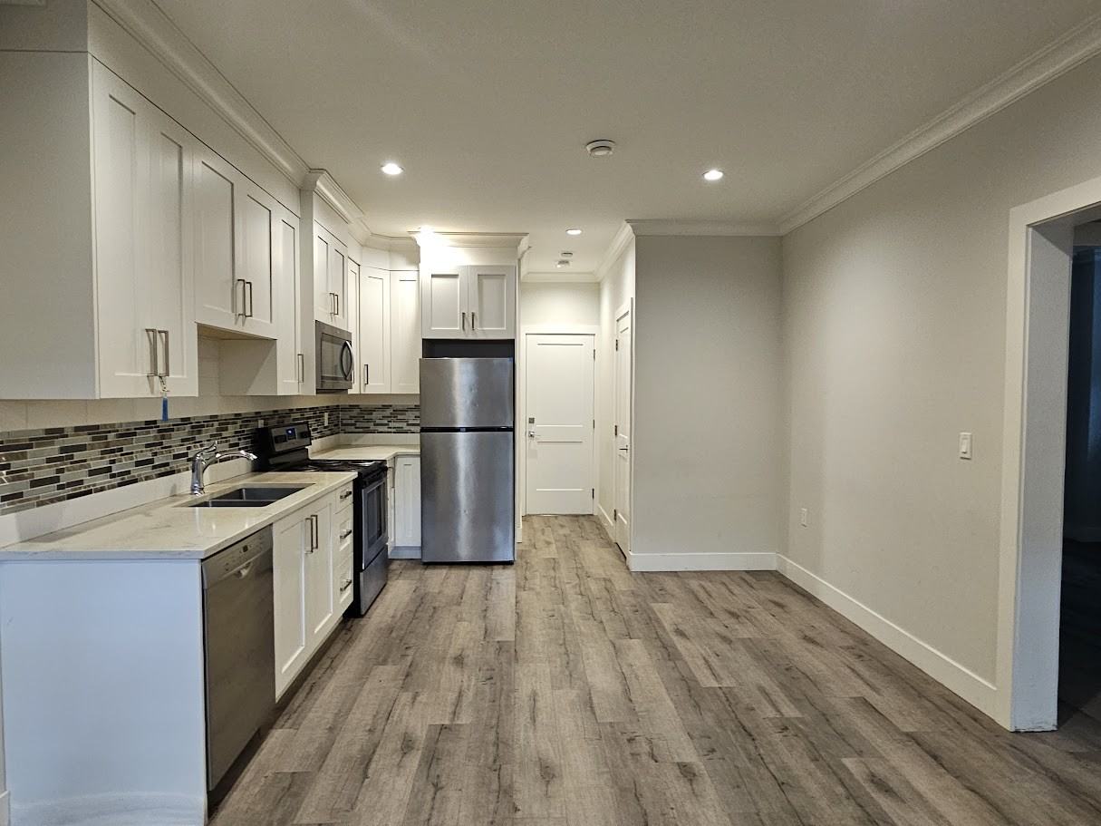 5483 5483 188 Street1 #1 - Photo 4 of 18