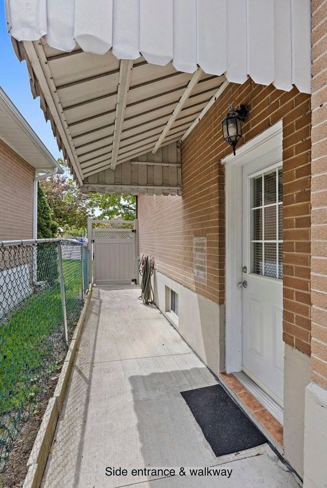 285 The Westway - Photo 2 of 11