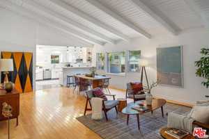 featured image of 1102 Maple St