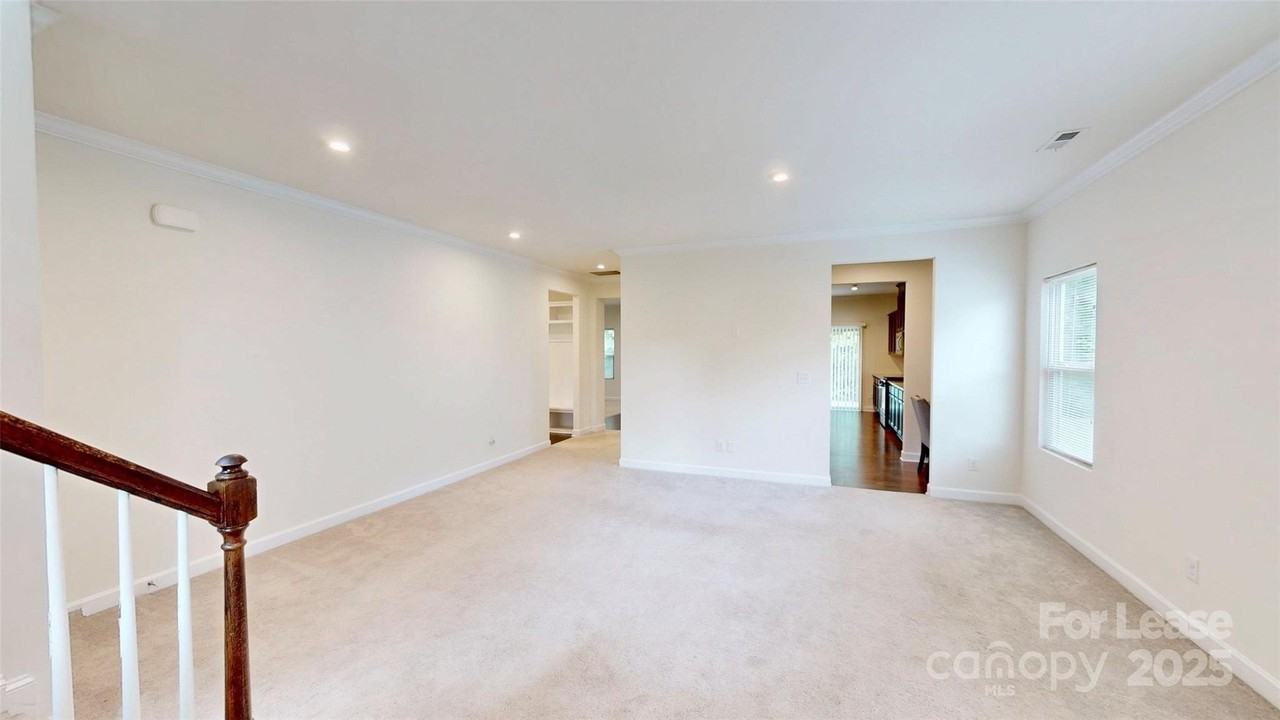 4523 Collingham Dr - Photo 4 of 41