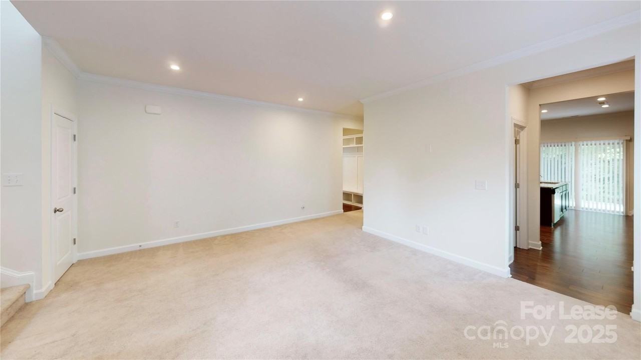 4523 Collingham Dr - Photo 5 of 41