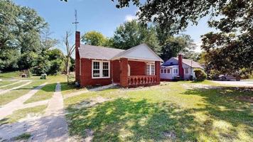 featured image of 2211 8th St