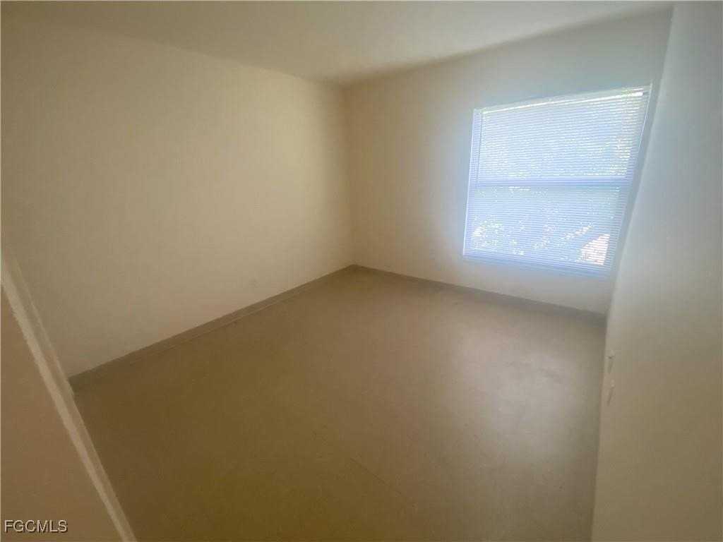 3555 Seminole Avenue - Photo 3 of 5