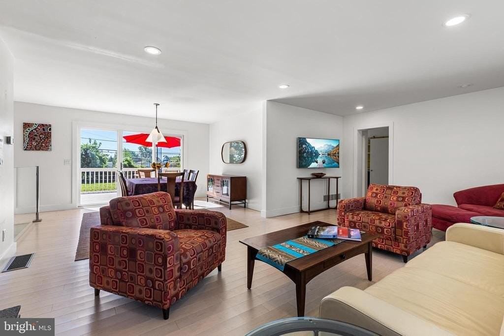 418 School Ln - Photo 3 of 27