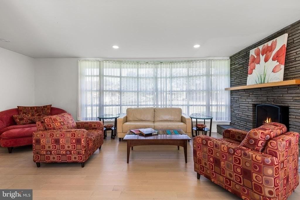 418 School Ln - Photo 4 of 27