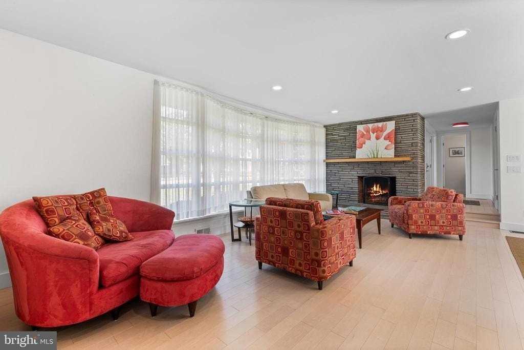 418 School Ln - Photo 5 of 27