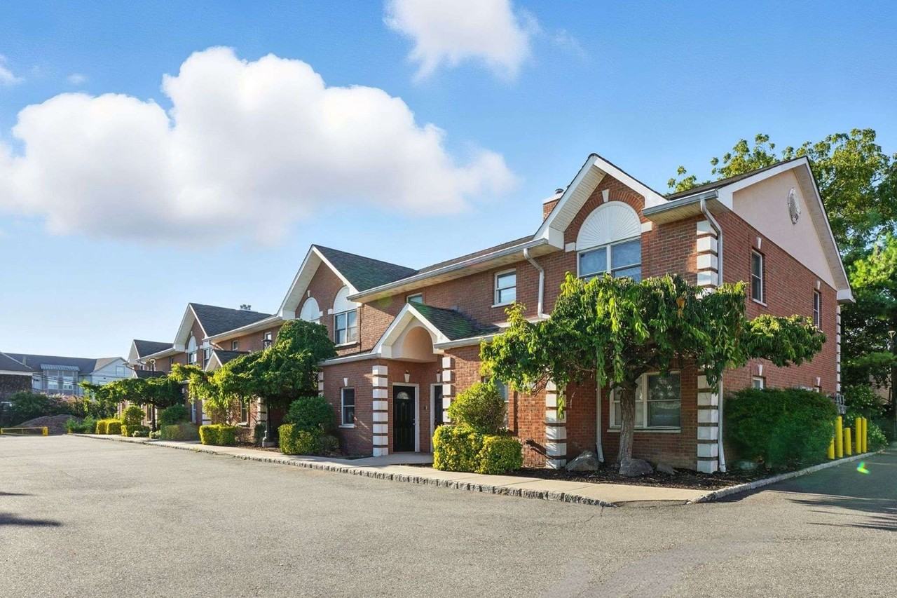 Bunt Commons III: 58+ Senior Living Community - Photo 6 of 11