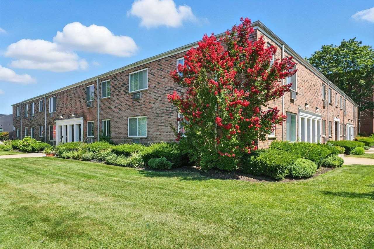 Pine Gardens - Photo 6 of 9