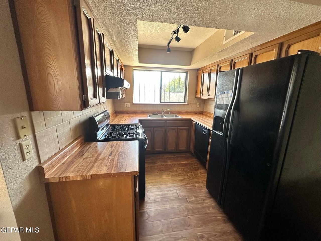 4536 Maj Sprague Ave - Photo 3 of 14