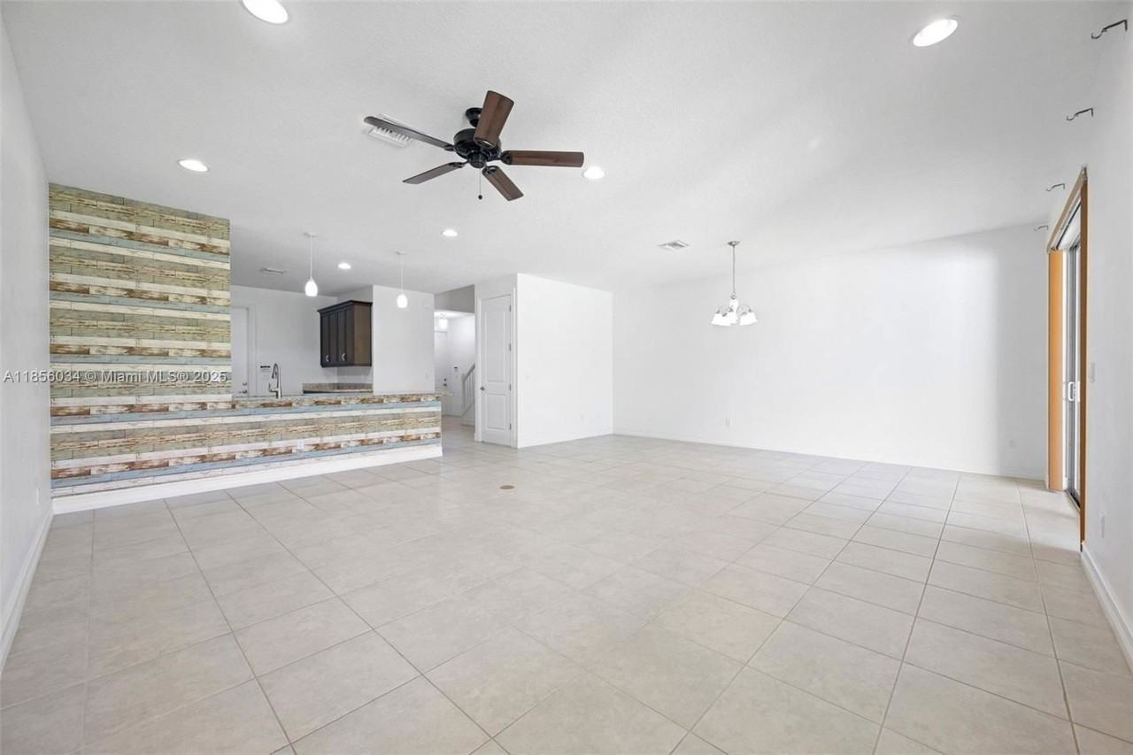 11941 Park Central - Photo 6 of 8