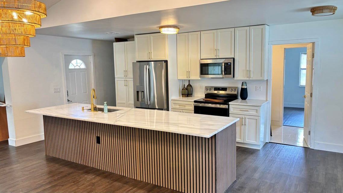 10303 Pippin Ln - Photo 3 of 8