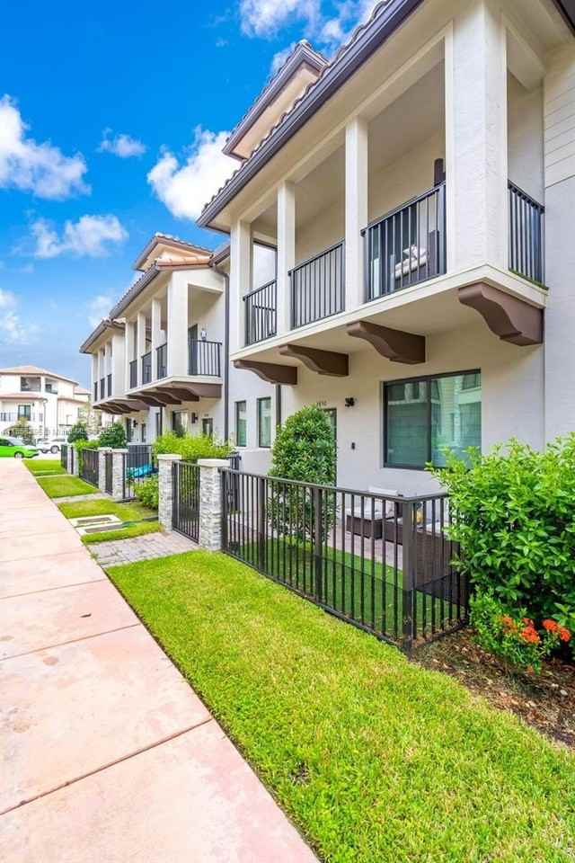 4450 Nw 83rd Pkwy - Photo 2 of 50