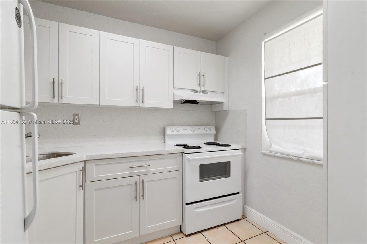 17255 Sw 95th Ave #201 - Photo 6 of 23