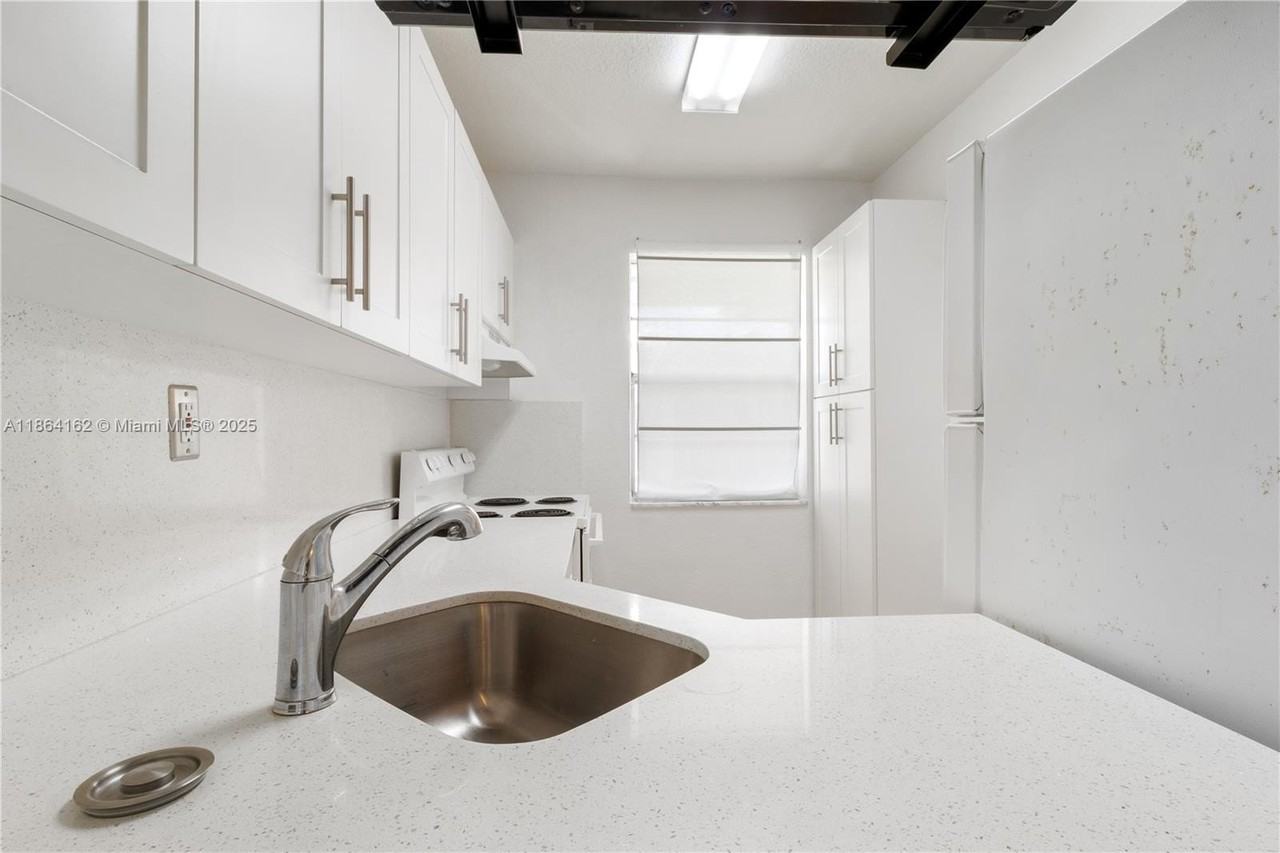 17255 Sw 95th Ave #201 - Photo 7 of 23