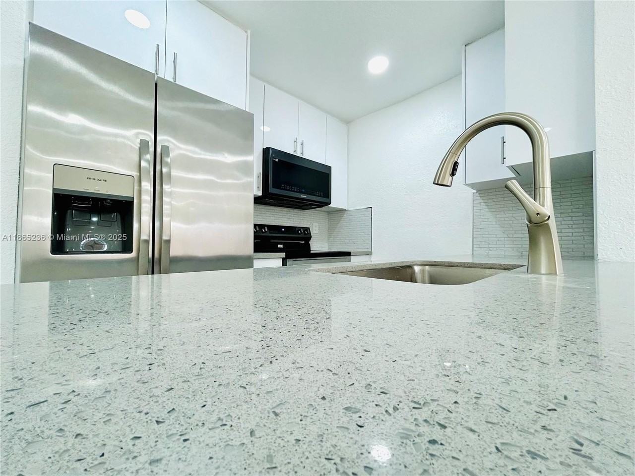 3639 W 11th Ave #10 - Photo 4 of 31