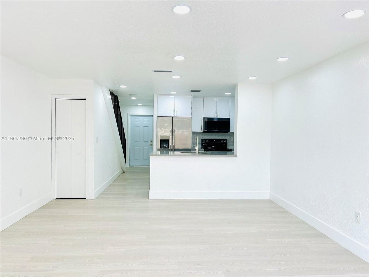 3639 W 11th Ave #10 - Photo 5 of 31