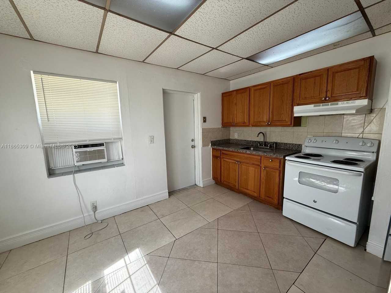 381 Northwest 16th Street #0 - Photo 5 of 12