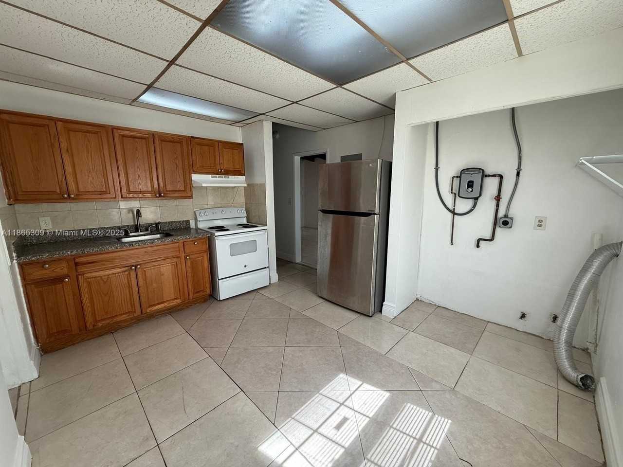 381 Northwest 16th Street #0 - Photo 6 of 12