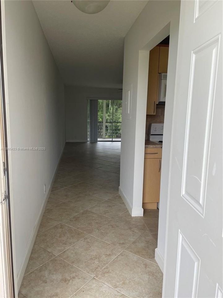 110 Lake Meryl Dr #216 - Photo 2 of 23