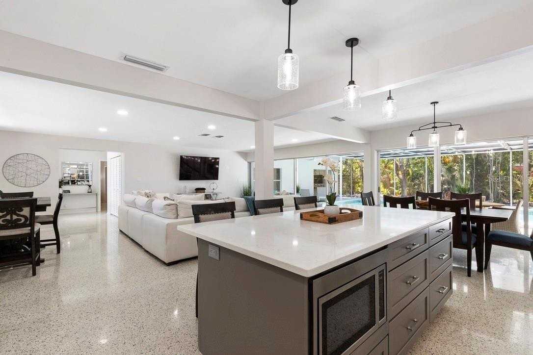 1165 Morningside Pl - Photo 5 of 40