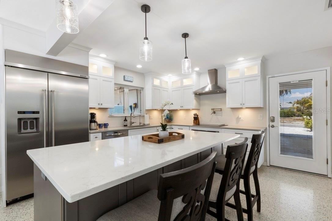 1165 Morningside Pl - Photo 7 of 40