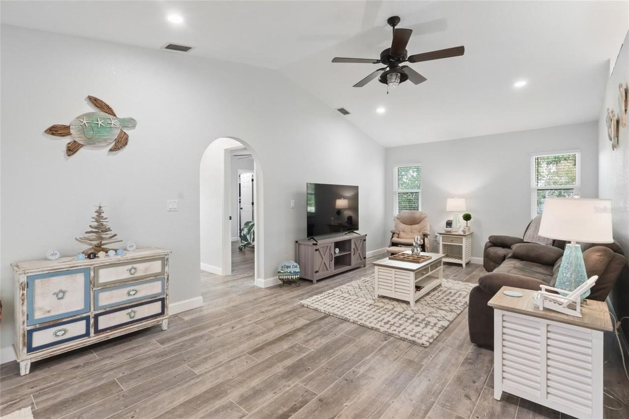 27401 Voyageur Dr - Photo 7 of 43