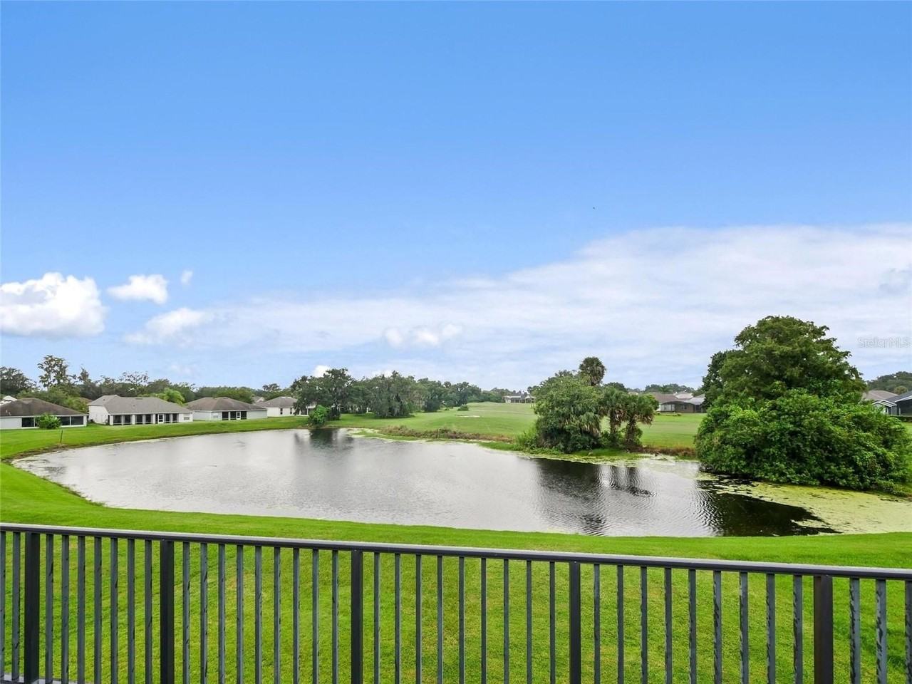 1976 The Oaks Boulevard - Photo 3 of 41