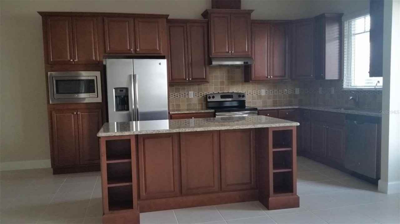 13741 Benavente Ave - Photo 4 of 20