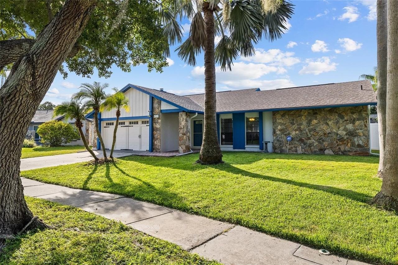 6713 Leeward Isle Way - Photo 3 of 34