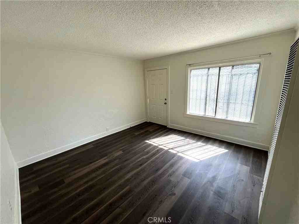 6007 S Harvard Blvd - Photo 3 of 12