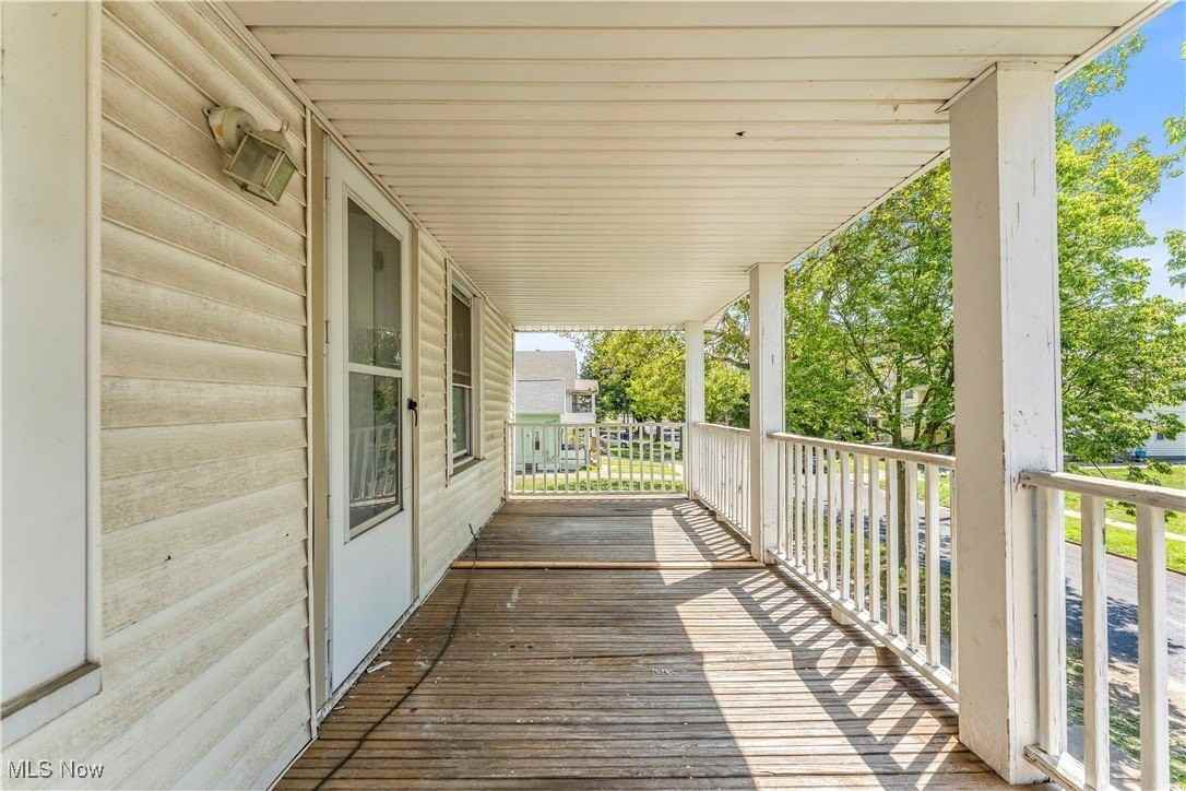 16115 Arcade Ave Unit 2 #2UP - Photo 4 of 22