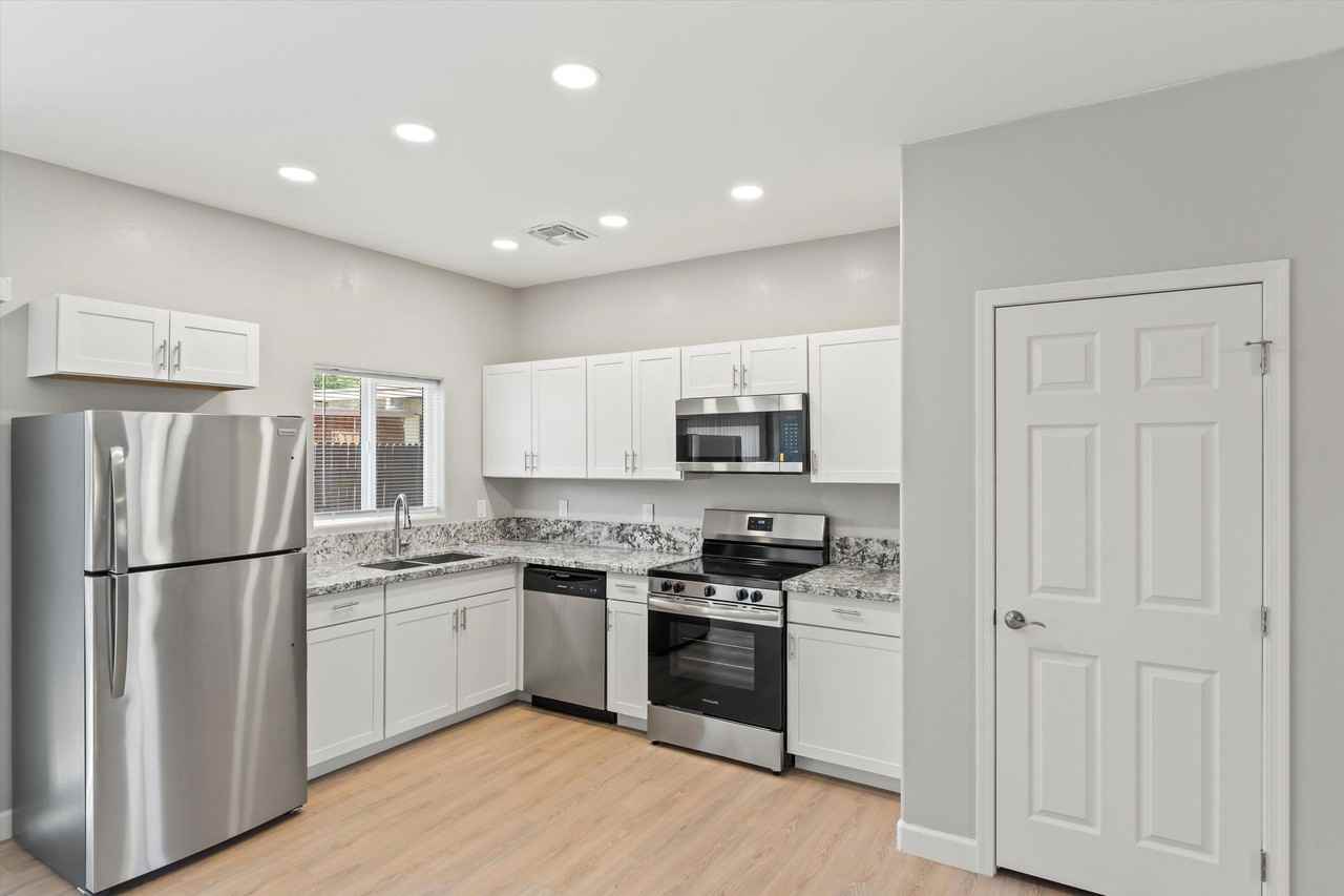 N Westmoreland Ave - Photo 3 of 12