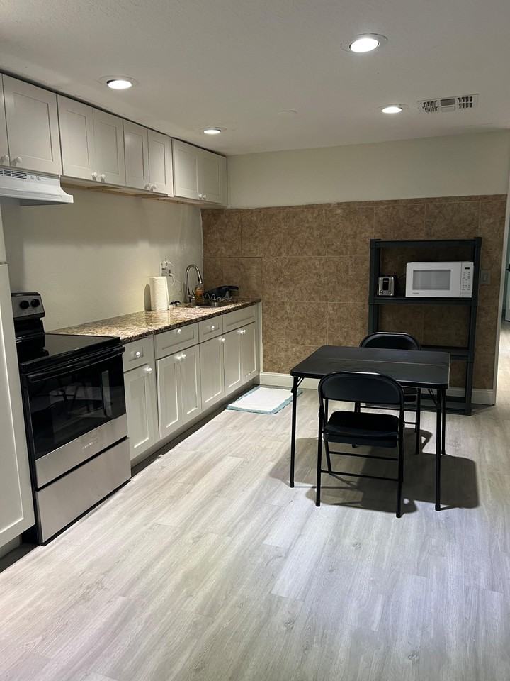 Doreen Dr - Photo 3 of 5